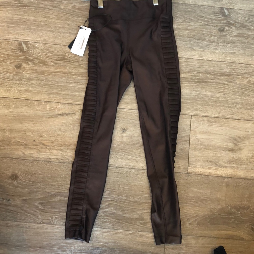 NEVER BEFORE WORN KORAL